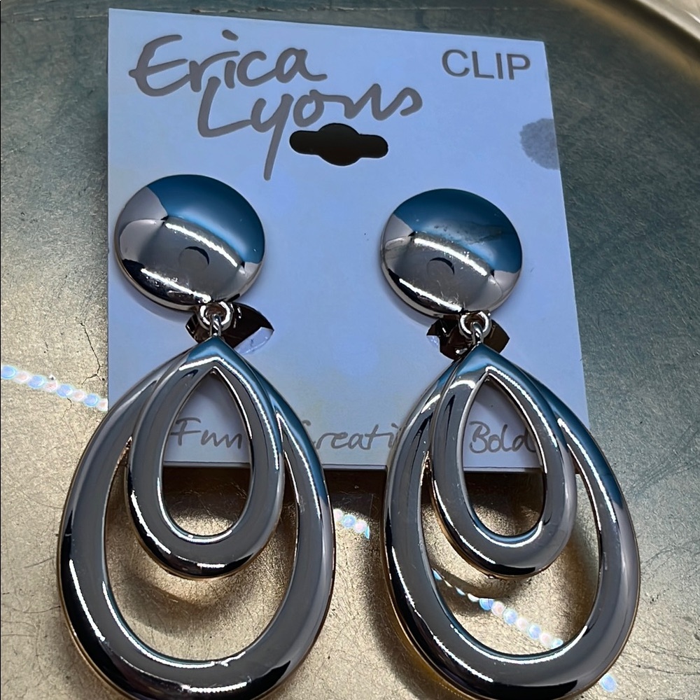 R56 Erica Lyons Shiny Gold  Teardrop Clip-On Earrings